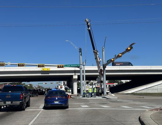 Setting a mast arm at a freeway frontage road