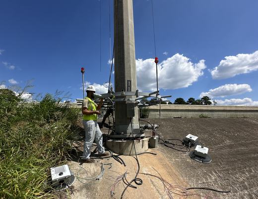 High-mast ring lowered for service