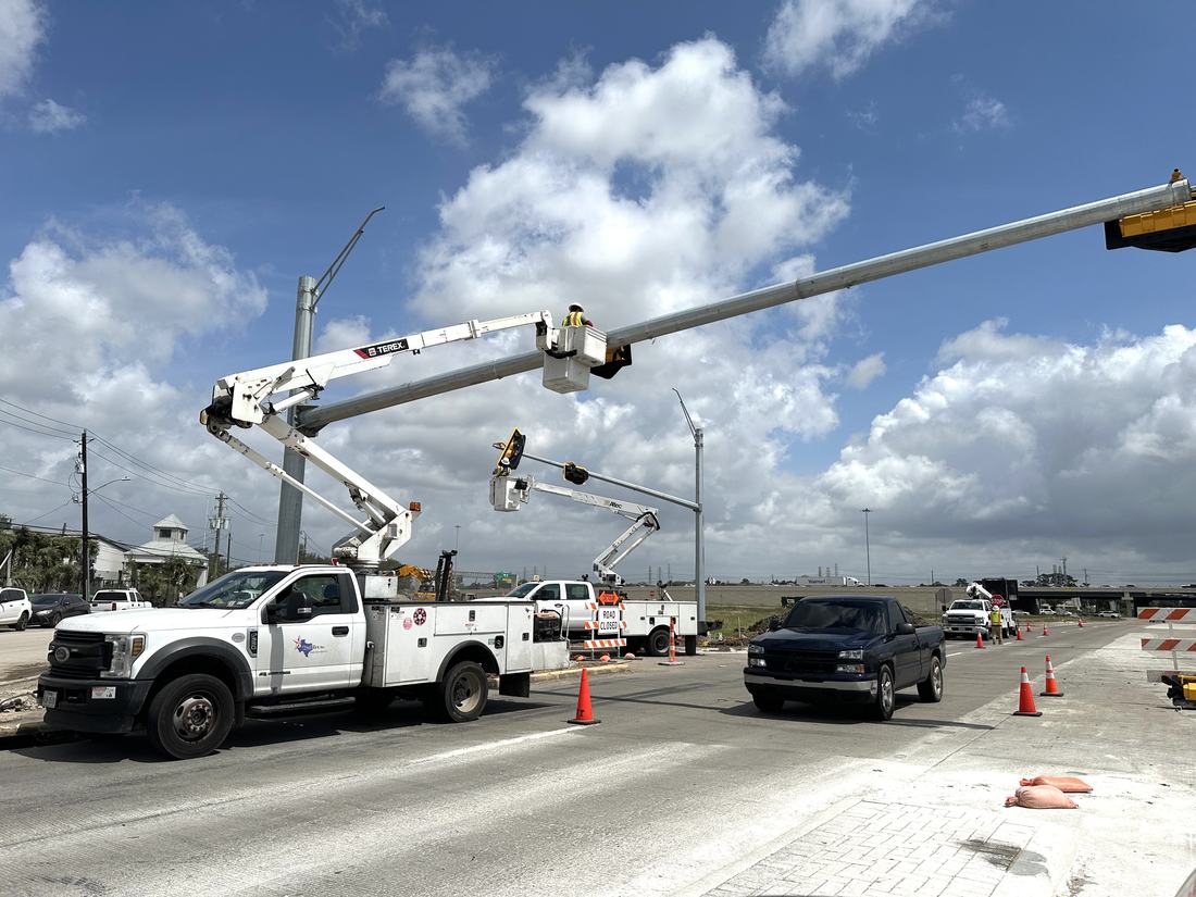 Mast arm signal installation